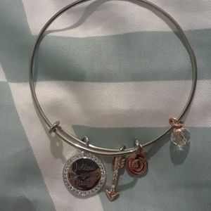 Follow your heart bracelet